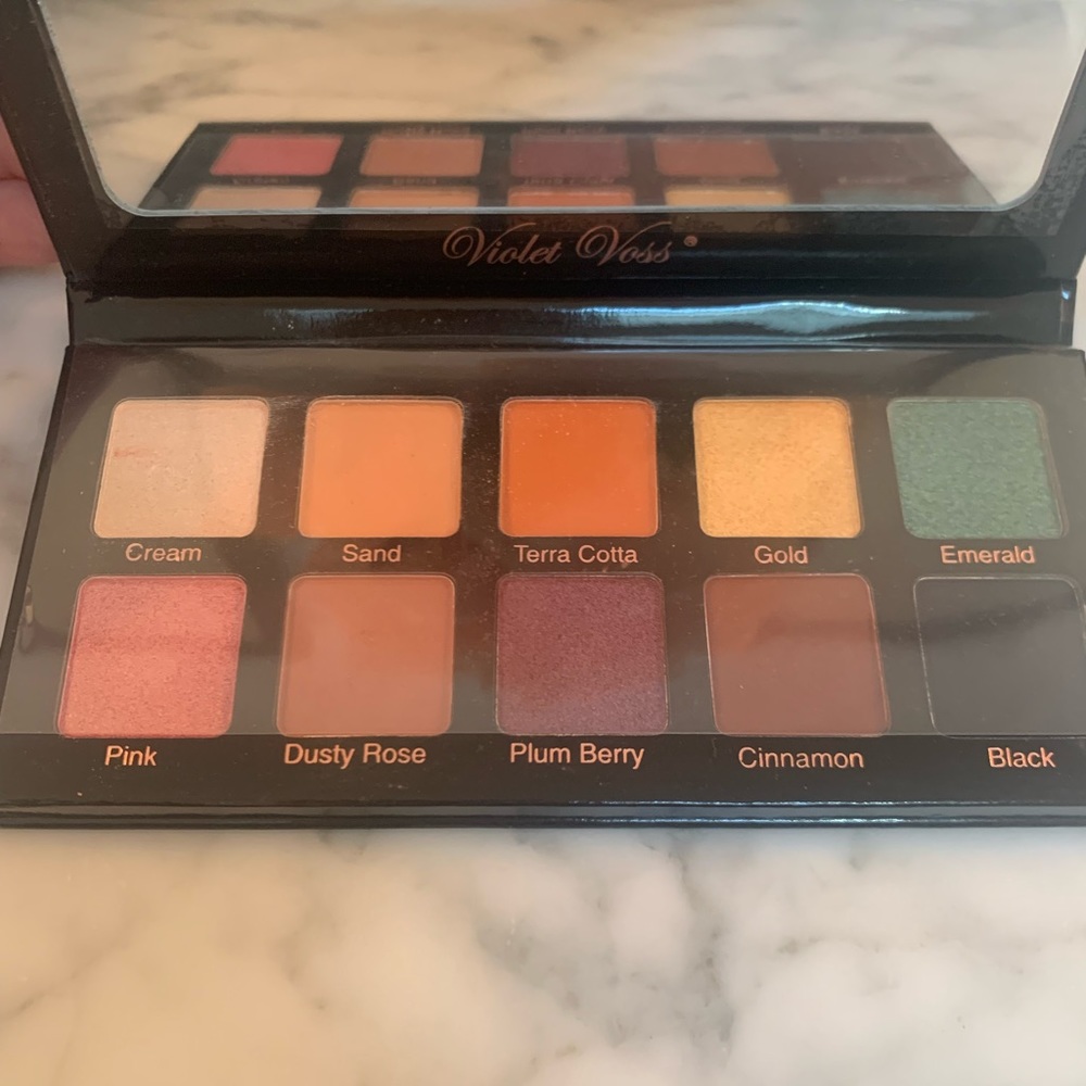 Violet Voss Essentials  Palette - Picture 3 of 3